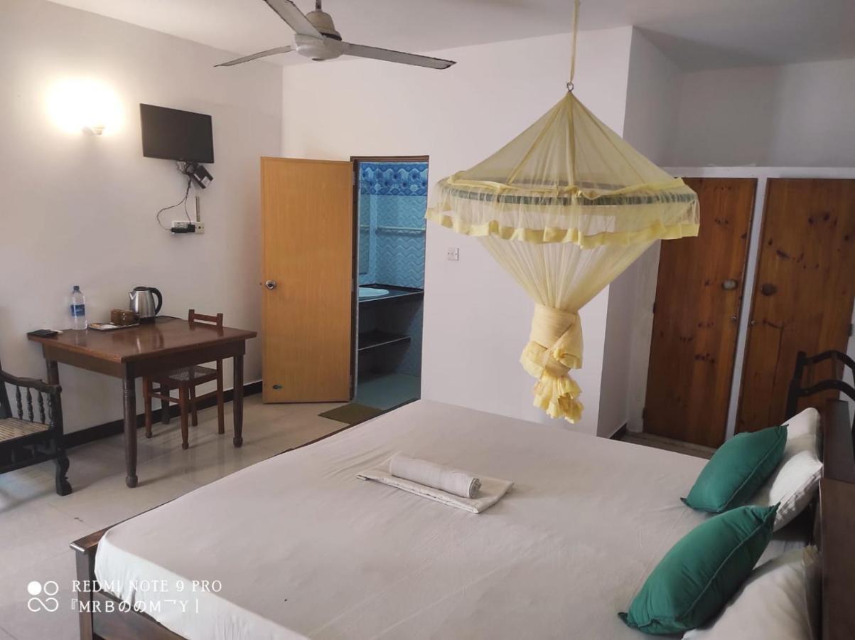 Oasis Beach Resort Negombo Dış mekan fotoğraf