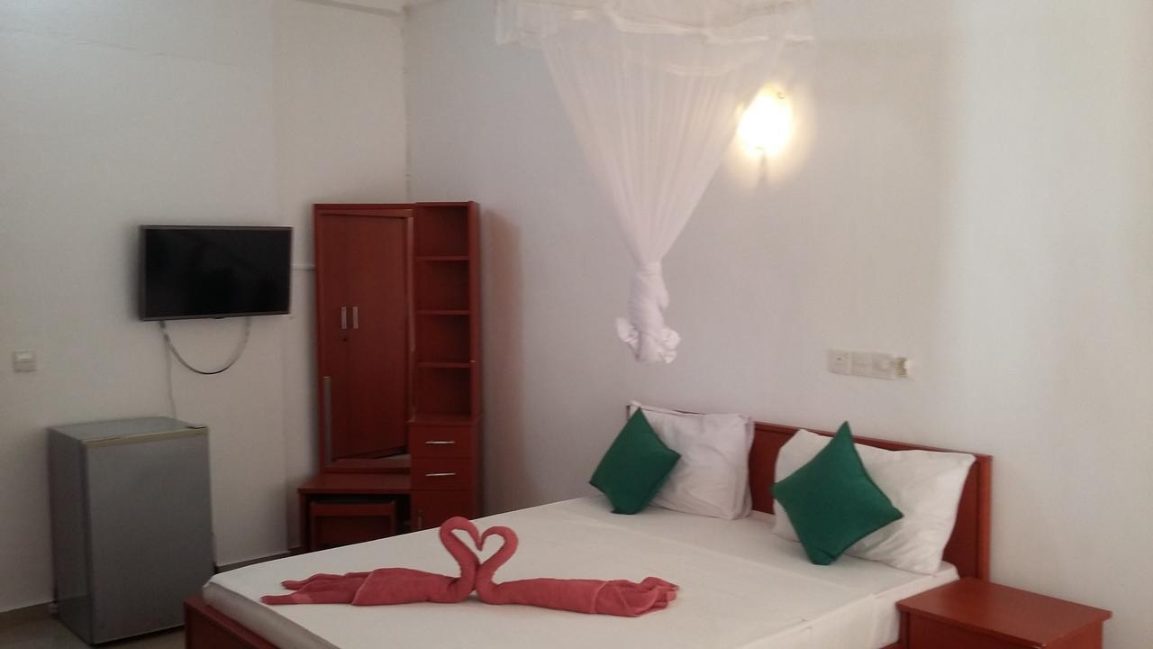 Oasis Beach Resort Negombo Dış mekan fotoğraf